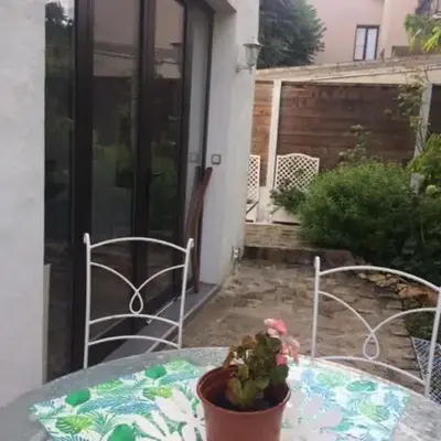 Petite Maison indépendante avec jardin à Montlignon quatre couchages