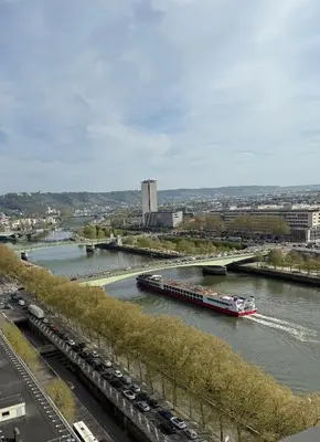 Vue sur la rivière ou le fleuve situé(e) à proximité de l'appartement