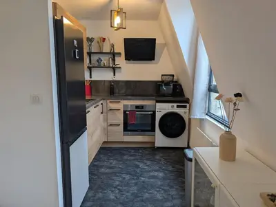 Cuisine ou kitchenette dans l'établissement Charmant T2 centre-ville Amiens