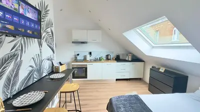 Cuisine ou kitchenette dans l'établissement HappyNest Studio - 5 min City Center Station - WiFi