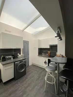 Cuisine ou kitchenette dans l'établissement Duplex cosy à quelles minutes à pied du centre ville