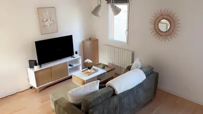 Télévision ou salle de divertissement dans l'établissement L'instant Cocooning