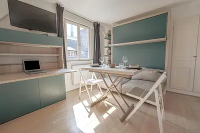 Télévision ou salle de divertissement dans l'établissement Joli studio design en plein coeur de Rouen