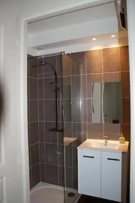 Salle de bains dans l'établissement Le Gîte De Malaunay