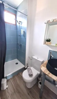 Salle de bains dans l'établissement Le Saint Marc