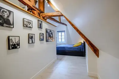 Un ou plusieurs lits dans un hébergement de l'établissement Charming House in the Heart of Senlis Design & Comfort