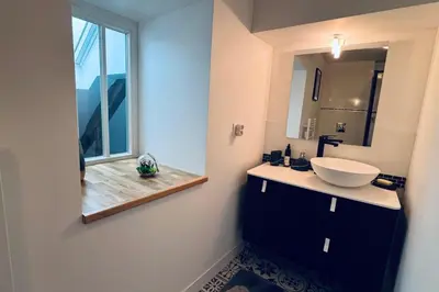 Salle de bains dans l'établissement Charming House in the Heart of Senlis Design & Comfort