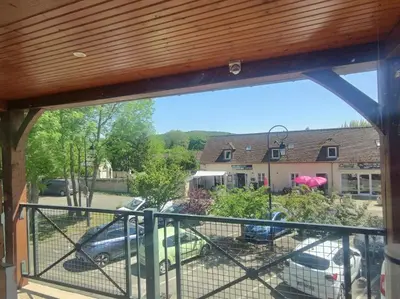 Balcon ou terrasse dans l'établissement Gîte 6 chambres du Moulin de Fourges privatisable - 19 personnes
