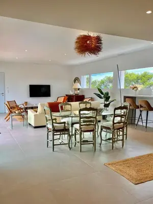 Télévision ou salle de divertissement dans l'établissement Villa Ucetia, aux portes d'Uzès
