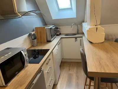 Cuisine ou kitchenette dans l'établissement Appt au pied de la cathédrale-parking dans la cour