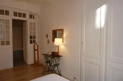 Un ou plusieurs lits dans un hébergement de l'établissement Une Chambre Dans L'atelier De R
