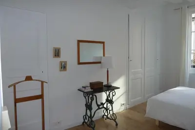 Un ou plusieurs lits dans un hébergement de l'établissement Une Chambre Dans L'atelier De R