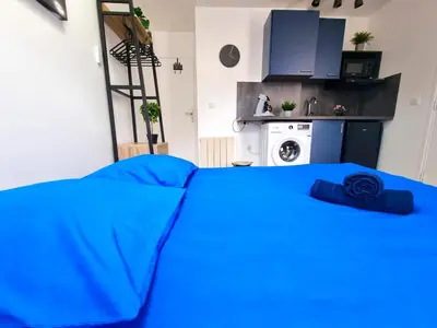 Un ou plusieurs lits dans un hébergement de l'établissement Studio Moderne Bien Pensé