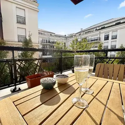 Balcon privé Parking & Fibre Proche Paris