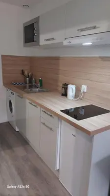 Cuisine ou kitchenette dans l'établissement Studio 5 moderne avec WiFi et stationnement