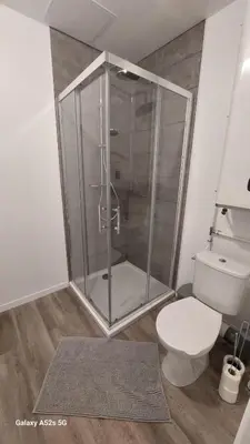 Salle de bains dans l'établissement Studio 5 moderne avec WiFi et stationnement