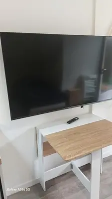 Télévision ou salle de divertissement dans l'établissement Studio 5 moderne avec WiFi et stationnement