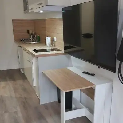 Studio 5 moderne avec WiFi et stationnement