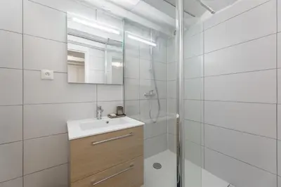 Salle de bains dans l'établissement Studio centre historique - Le Beauvoisin - WiFi