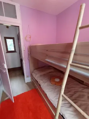 Un ou plusieurs lits dans un hébergement de l'établissement maison au charme rétro, équipée et tranquille