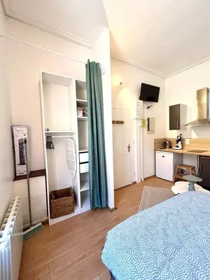 Cuisine ou kitchenette dans l'établissement Charment studio dans le centre ville de Dieppe