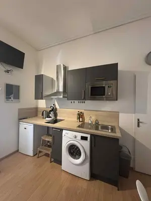 Cuisine ou kitchenette dans l'établissement Charment studio dans le centre ville de Dieppe