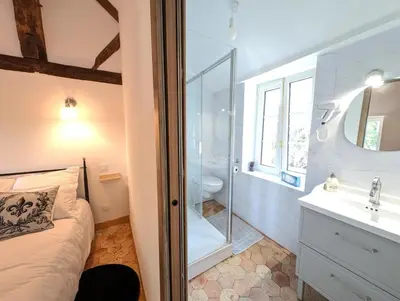 Salle de bains dans l'établissement Pavillon des communs
