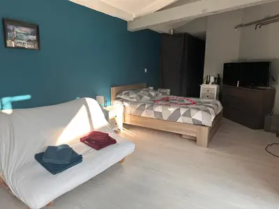 Un ou plusieurs lits dans un hébergement de l'établissement Chambre pour 4 personnes avec SdB privative et jacuzzi