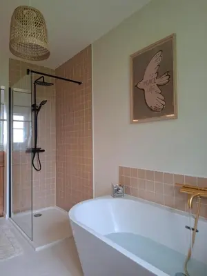 Salle de bains dans l'établissement La Grange des Prés, Chaumière 8 personnes vue Mer!