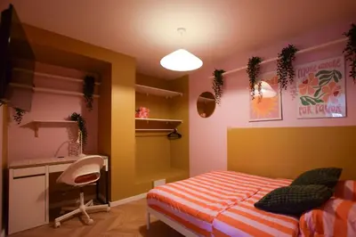 Un ou plusieurs lits dans un hébergement de l'établissement La Rétro-Capsule - 2 chambres & parking