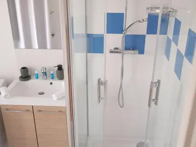 Salle de bains dans l'établissement Le Nid de la Baie - Confort - Calme - Centre