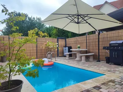 Piscine de l'établissement Loft envie deux ou située à proximité