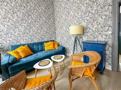 Coin salon dans l'établissement Superbe appartement avec hauteur sous plafond à Poissy en plein centre Ville Ideal professionnels couples et famille