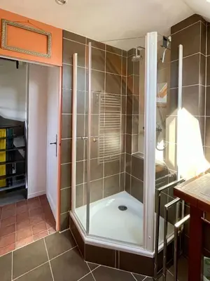 Salle de bains dans l'établissement L'Ormelet