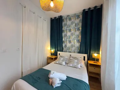 Un ou plusieurs lits dans un hébergement de l'établissement Appartement tout confort d Elbeuf -proche gare