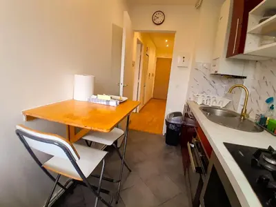 Cuisine ou kitchenette dans l'établissement Calme & spacieux, RER A 3 min, Parking, 2 salles d'eau