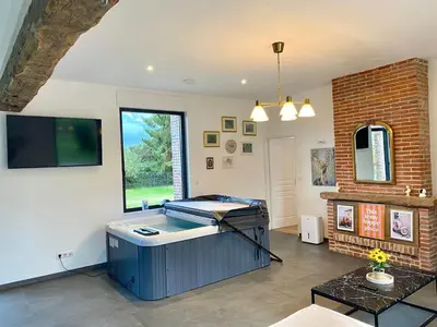 Télévision ou salle de divertissement dans l'établissement Prestige House & Spa