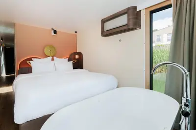 Un ou plusieurs lits dans un hébergement de l'établissement L'Escale Royale Verneuil-sur-Seine