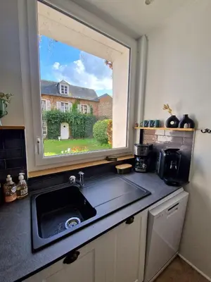 Cuisine ou kitchenette dans l'établissement Le Secret des Cordelières - Normandy Home with garden
