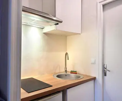 Cuisine ou kitchenette dans l'établissement Le Ricard