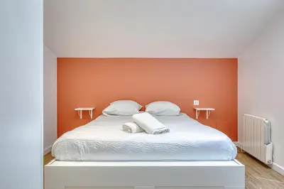 Un ou plusieurs lits dans un hébergement de l'établissement L'Esprit Normand chaleureux appartement fraichement rénové proche CHU