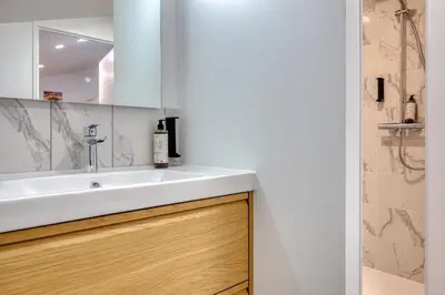 Salle de bains dans l'établissement L'Esprit Normand chaleureux appartement fraichement rénové proche CHU