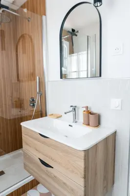 Salle de bains dans l'établissement Suite cozy pour pros et séjours confort