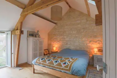 Un ou plusieurs lits dans un hébergement de l'établissement Stone house with garden Chantilly-Senlis