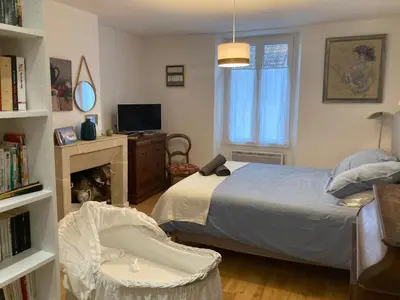 Un ou plusieurs lits dans un hébergement de l'établissement Maison Cosy et Typique au Coeur de Maule