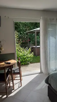 Coin salon dans l'établissement Prés de Giverny - Bienvenue AUX ARPENTS VERTS