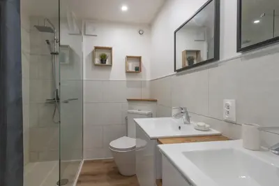 Salle de bains dans l'établissement La Bignone - Avec jardin et terrasse