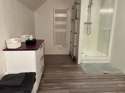 Salle de bains dans l'établissement Chez Mamie