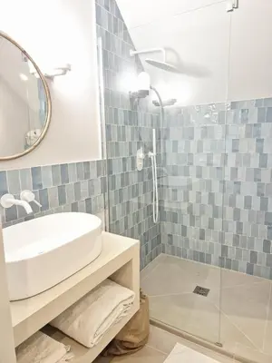 Salle de bains dans l'établissement Maison de famille avec jardin, tennis, près du Parc Astérix et golfs