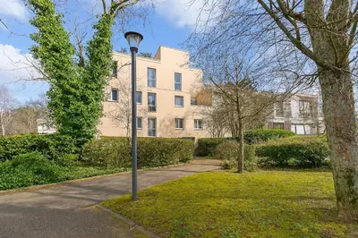 Jardin de l'établissement Appartement entier T2 proche gare de Cergy préfecture